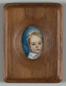 1125 Ovaal miniatuurschilderij van een klein kindje in in licht houten lijst.Het schilderij heeft een donker blauwe ...