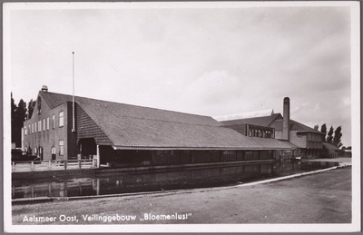1012 Gezicht op Veilinggebouw Bloemenlust in Aalsmeer Oost, 1942
