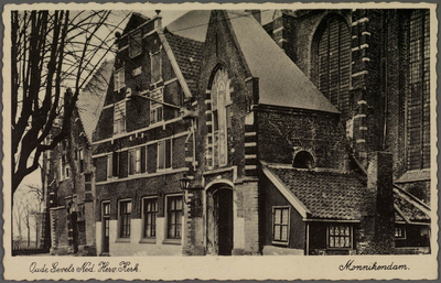31555 Gezicht op oude gevels bij de Nederlands Hervormde Kerk [kosterij], 1941