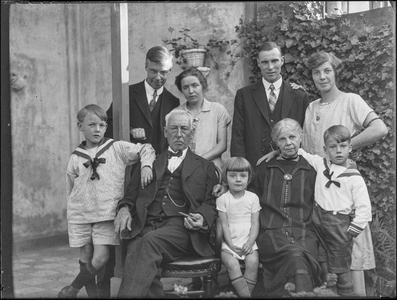 106 Familieportret (Alphenaar?), ca 1905-1935