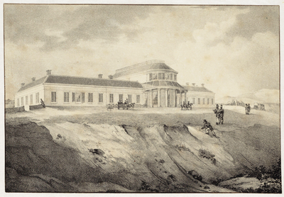 141 Achterzijde van hotel Groot Badhuis, gebouwd 1828, met figuren. In het midden een open rijtuig, rechts huifkarren ...